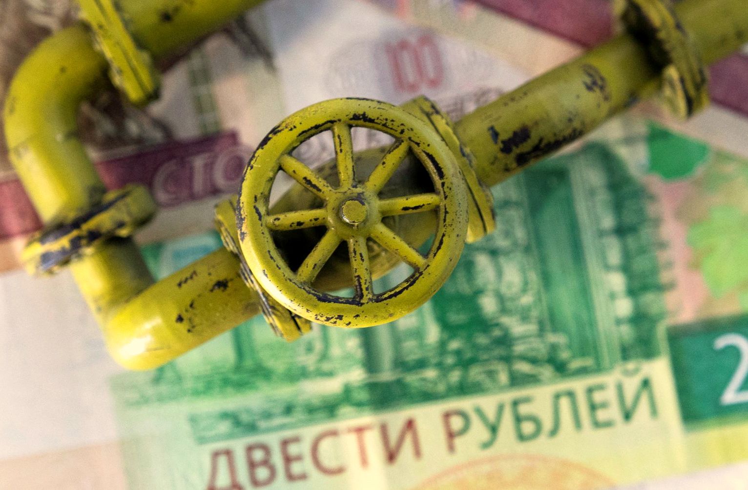 stop-di-putin-a-euro-e-dollari-dei-paesi-ostili-e-il-gas-si-paga-in