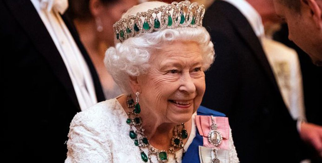 La Regina Elisabetta è morta: il tweet ufficiale della famiglia reale.  L'allarme prima del temuto finale 