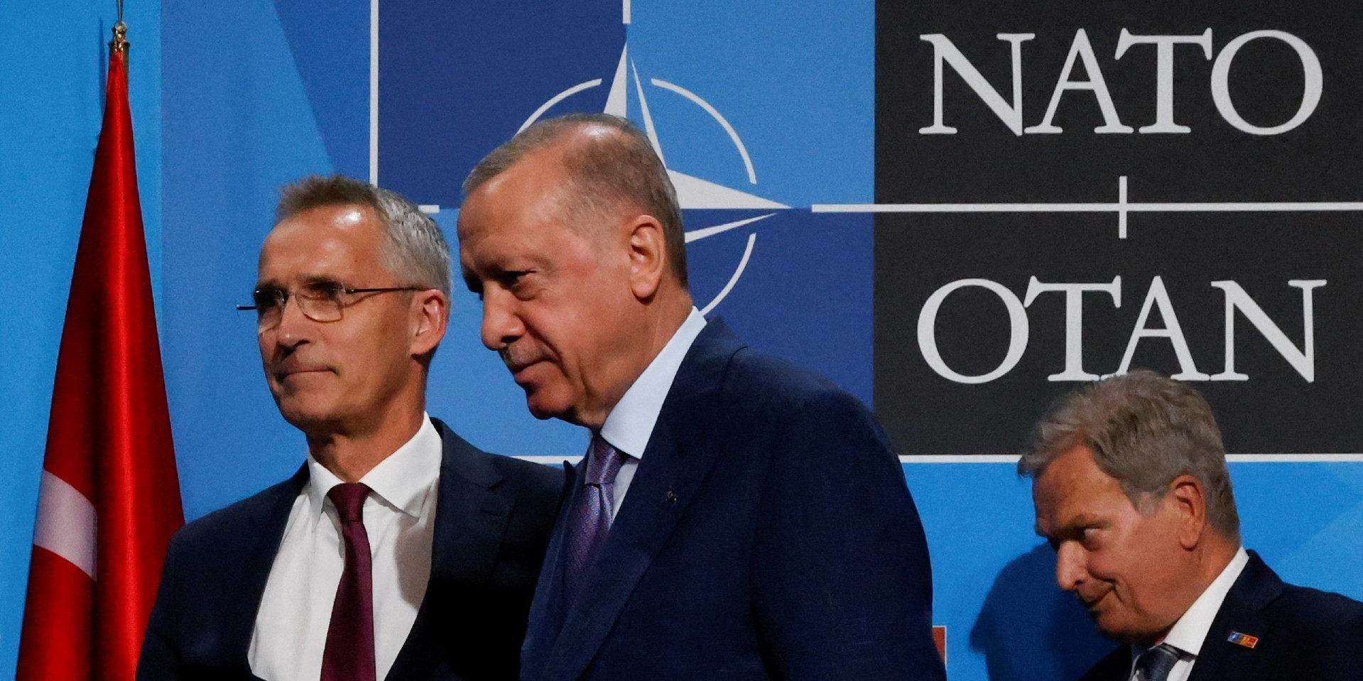 Erdogan al mercato: «Svezia nella Nato? Solo con la Turchia in Ue» 