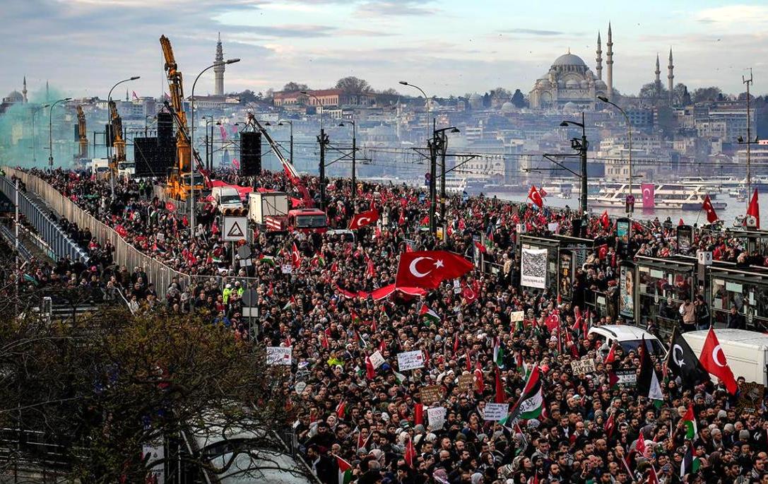 Istanbul, folla oceanica a sostegno della Palestina